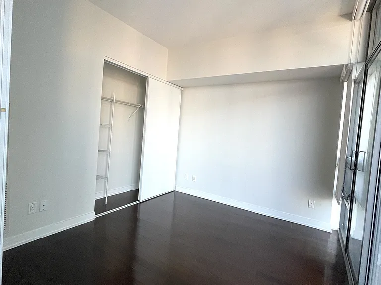 33 Charles St E #2101 — Photo 6