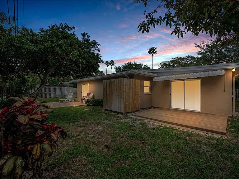 253 Park Cir S — Photo 2