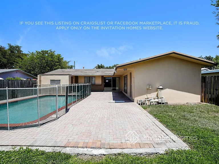 1810 N 47th Ave — Photo 16