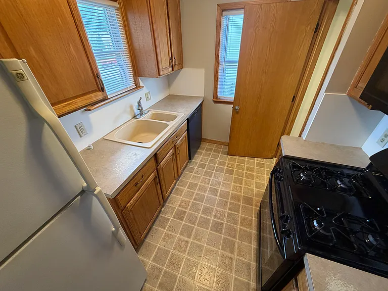 21802 Cushing Ave — Photo 15