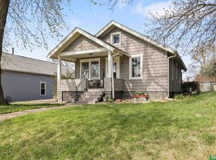 2032 N 49th St, Omaha, NE 68104