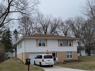 631 W Traverse Rd, Saint Peter, MN 56082