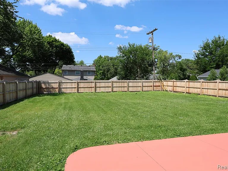 4121 Seminole Dr — Photo 12