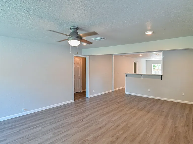 4714 Nichols St — Photo 7
