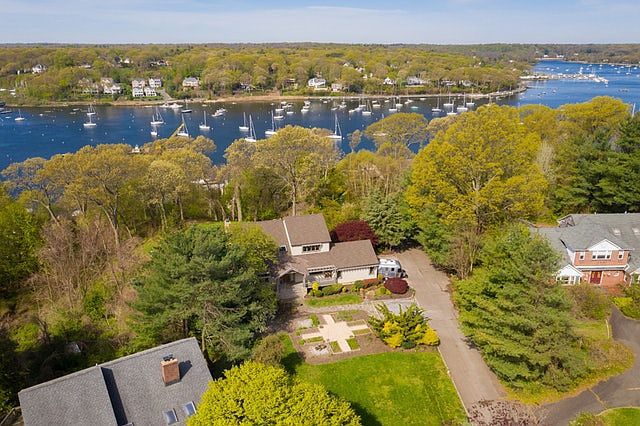 1st image of 15 Harbor Crest Ct