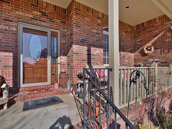 4th image of 624 W Anderson Ave