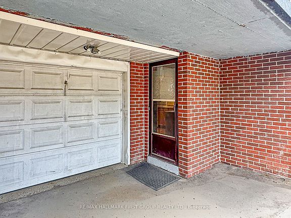 3rd image of 33 Robbinstone Dr #Basement