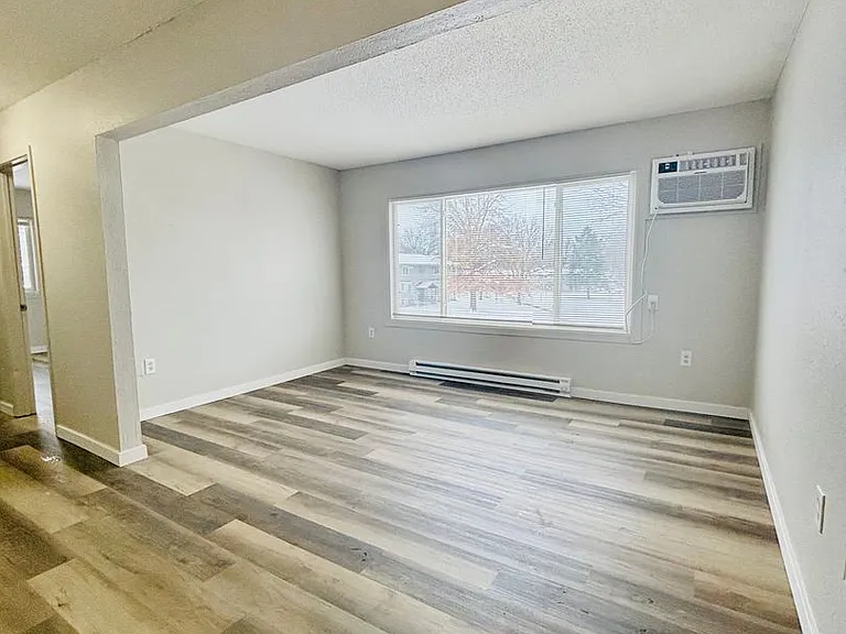 Cedar Crest Apartments — Photo 9