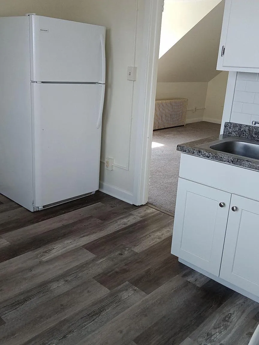 1 bed, 700 sqft, $1,050 — Photo 2