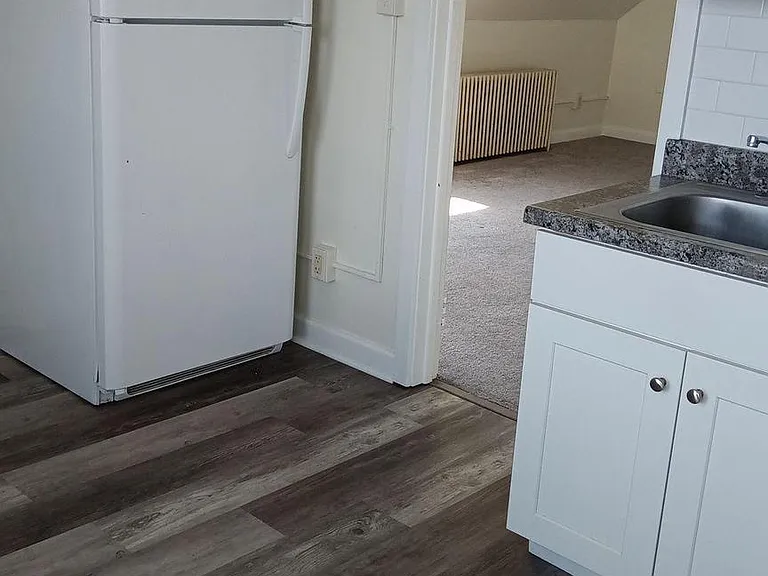 100 W Main St #6 — Photo 2