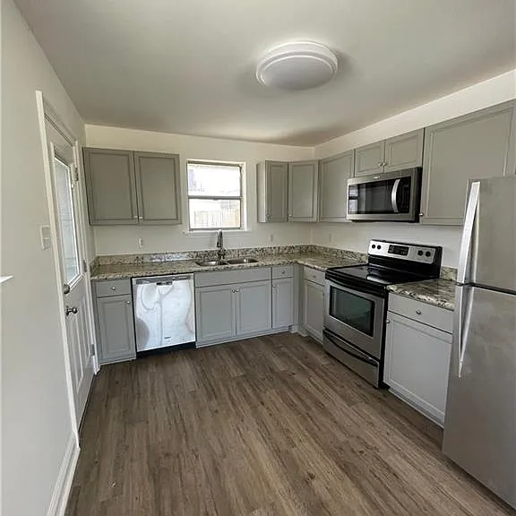 619 E William David Pkwy — Photo 4