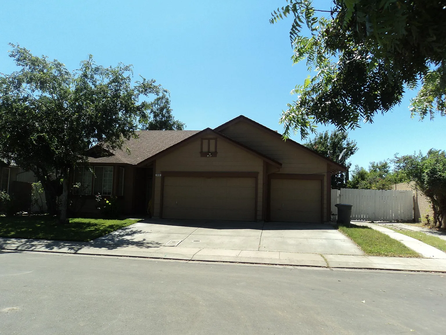948 Sun Valley Dr photo 1
