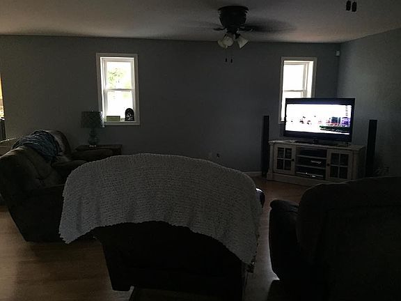 3rd image of 81 Cook St
