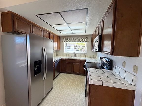 4th image of 173 Valleyview Way