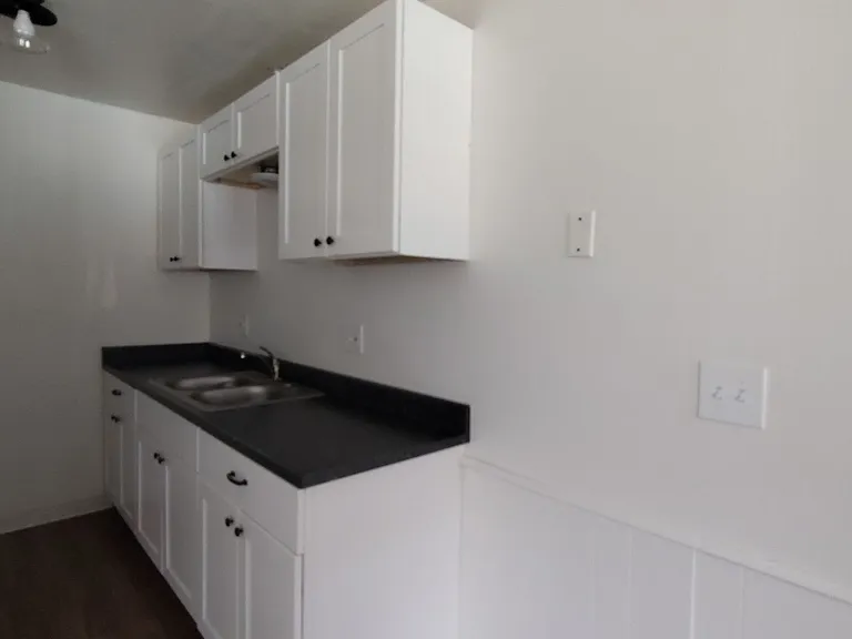 Hallmark Apartment — Photo 5