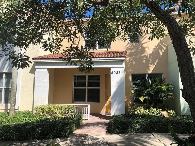 5025 NW 16th Way — Photo 1