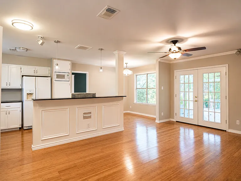 5201 Hedgewood Dr — Photo 3
