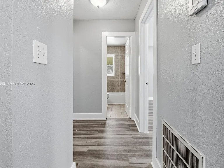 610 SW 2nd Ave #1 — Photo 14