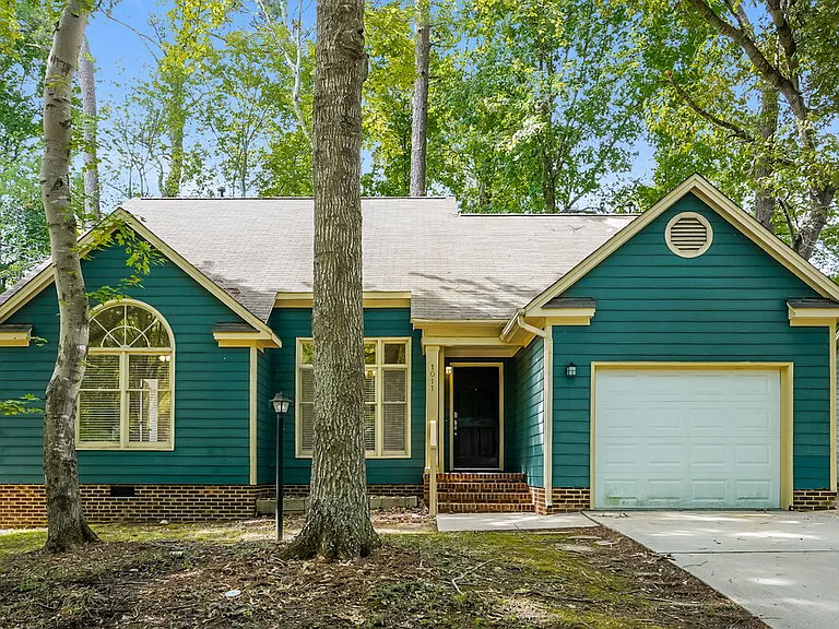 1011 Laurens Way — Photo 1