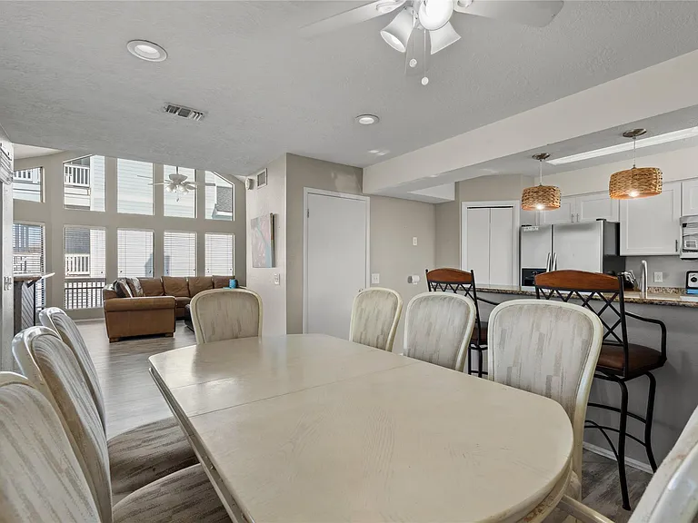 21812 Frio Dr — Photo 15