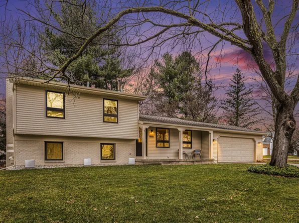 6449 Scarborough Dr SE, Ada, MI 49301