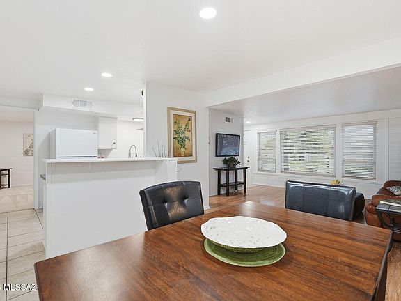3rd image of 8365 E Louise Dr