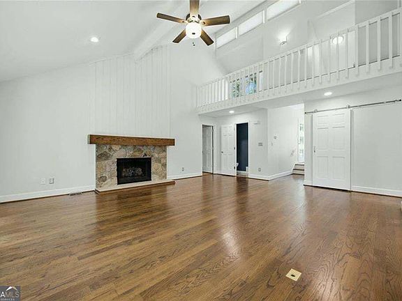 5th image of 2990 Ascot Ln