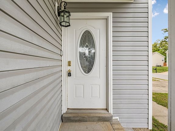 5th image of 1372 Constitution Dr