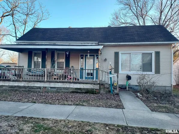 405 E Market St, McLeansboro, IL 62859