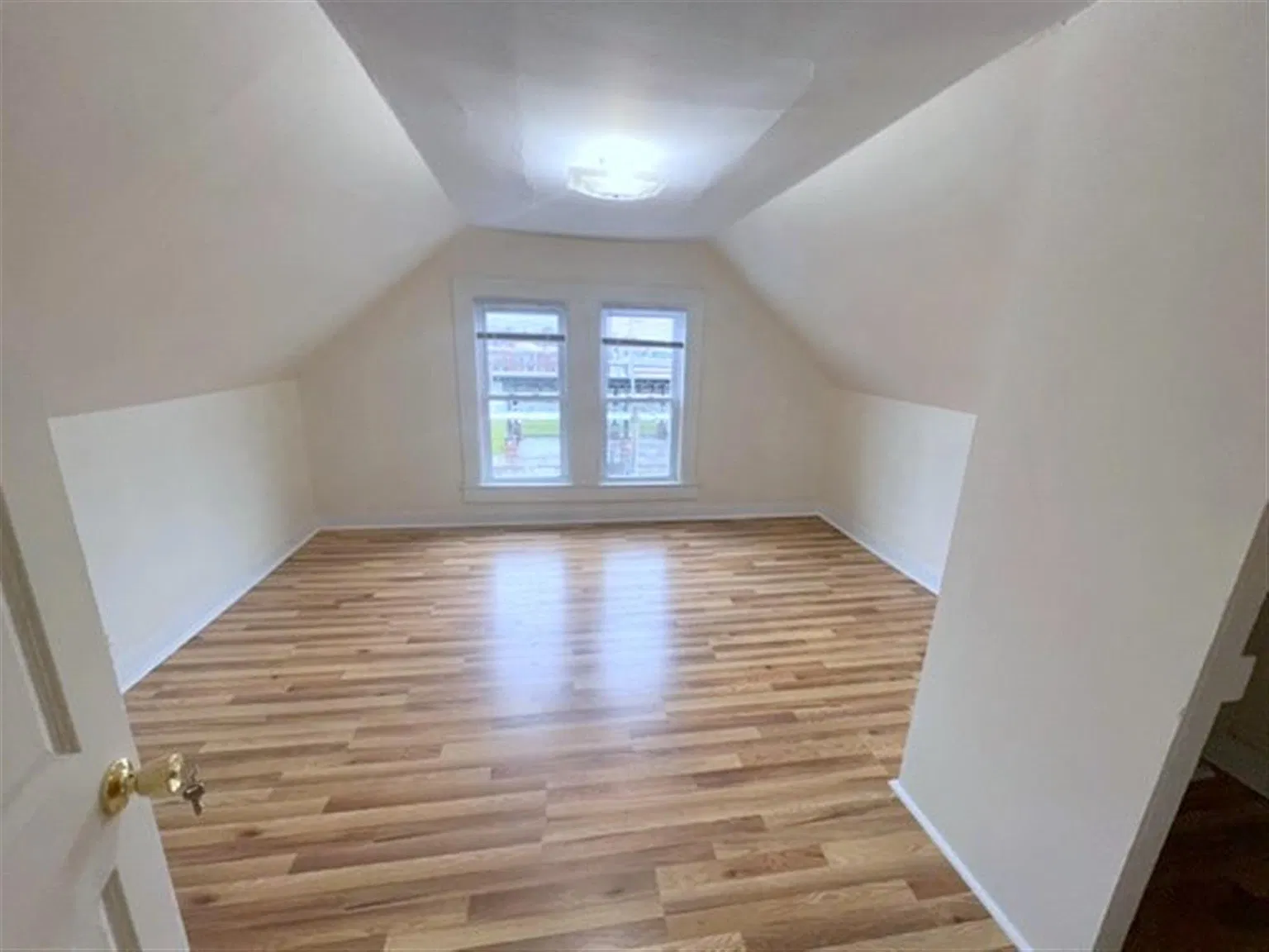 2 bed, 700 sqft, $2,600 — Photo 1