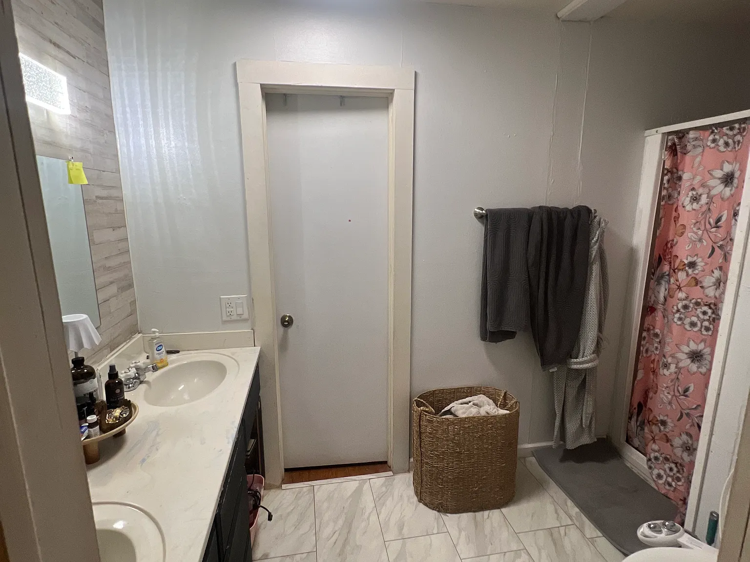 200 S Hughes St — Photo 2