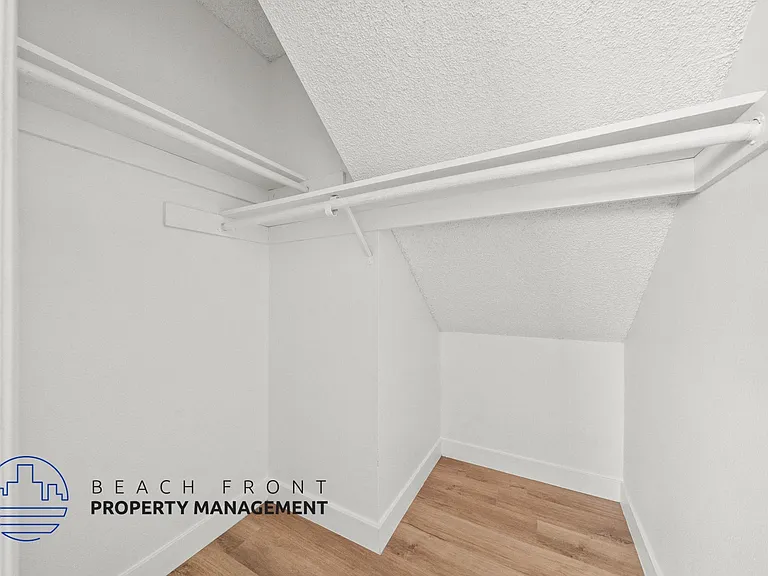 223-225 Shell St — Photo 12