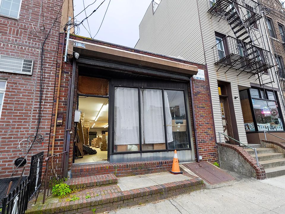 1st image of 2812 Harway Ave