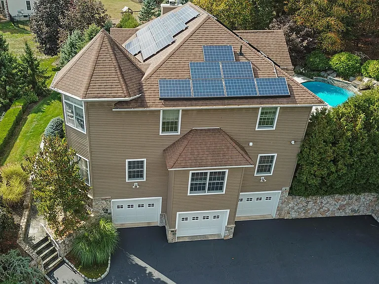 24 Charnwood Dr — Photo 27