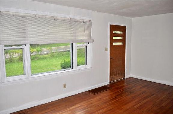 2nd image of 584 Boswell Hill Rd