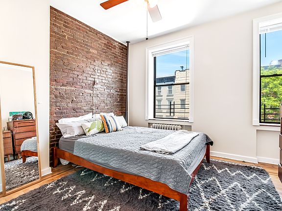 4th image of 282 Sackett St APT 3