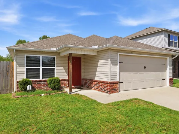 1221 S Ivory Bill Ln, Fayetteville, AR 72701