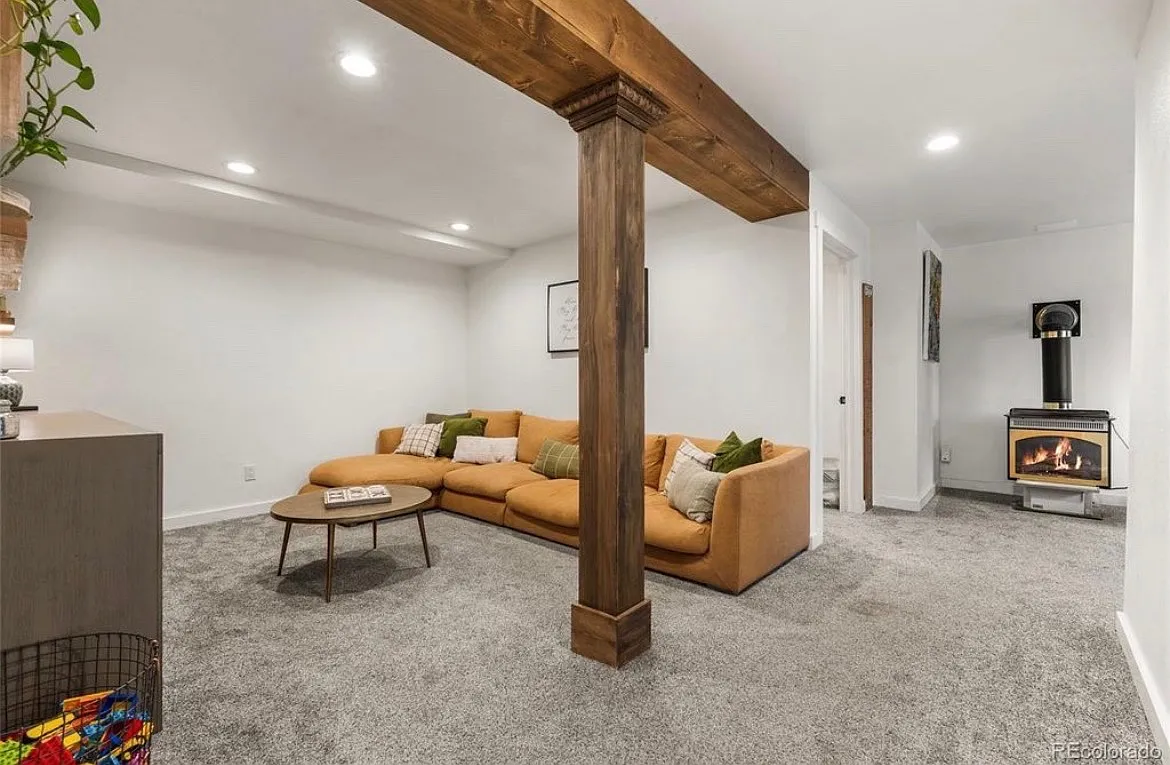 3 bed, 1991 sqft, $3,800 — Photo 3