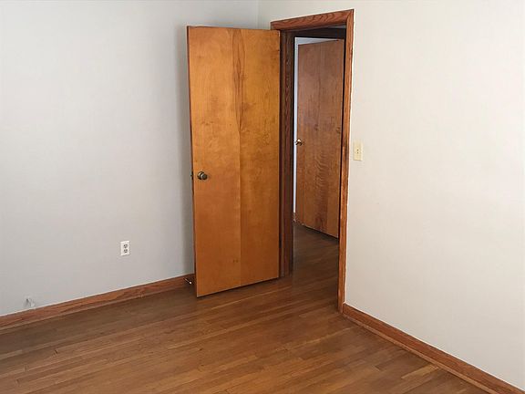 Upstairs Bedroom - Master