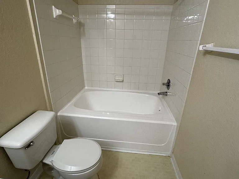 18001 Richmond Place Dr #1034 — Photo 8