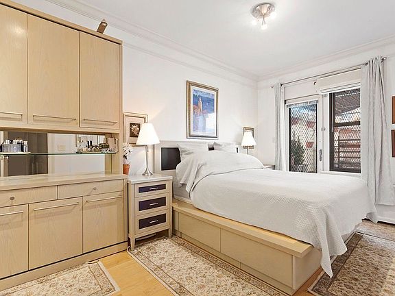 3rd image of 3542 29th St APT 1R