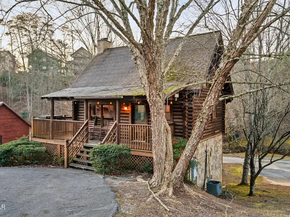 742 Kings Hills Blvd, Pigeon Forge, TN 37863