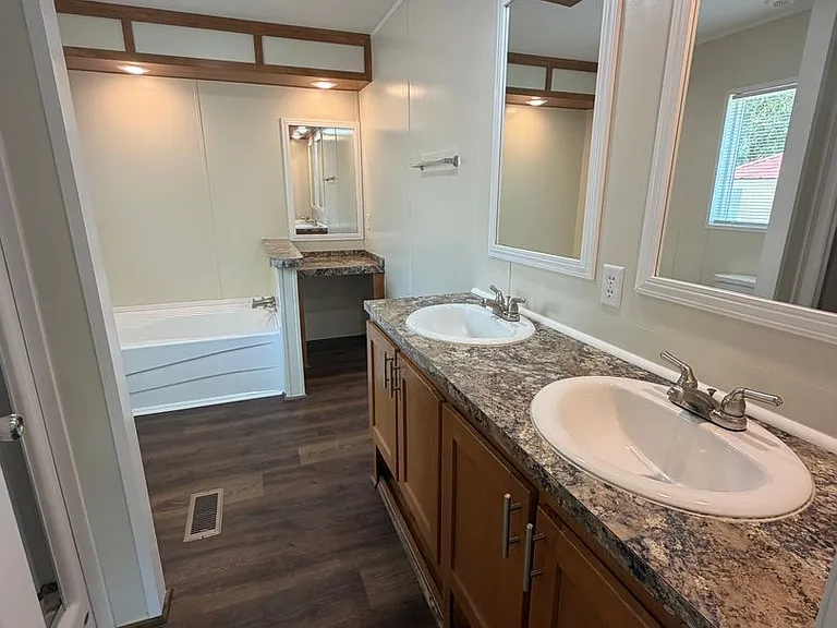 1105 S Rogers St — Photo 35