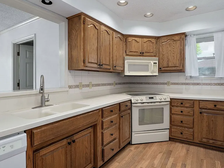 4035 S Parkcrest Ave — Photo 20