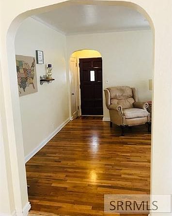 2nd image of 1007 E Fremont St