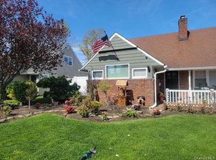 42 Bulaire Rd, East Rockaway, NY 11518