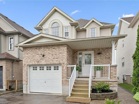 3rd image of 63 Red Clover Cres