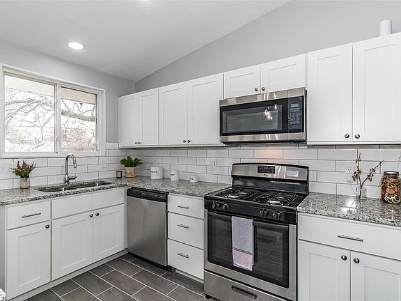 5th image of 10750 Hallstead Dr