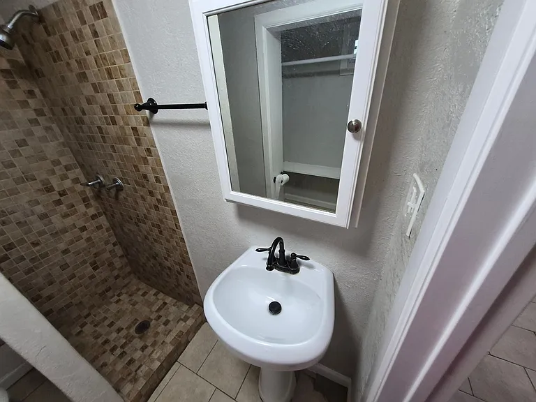 115 Caldwell St #1 — Photo 10
