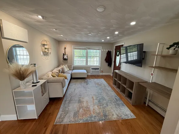 146 Main St #2D, Clinton, MA 01510